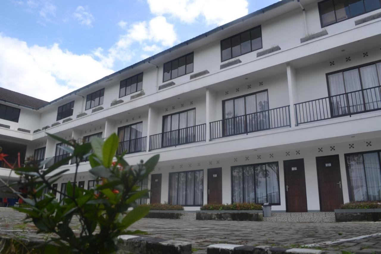 Puncak Village Hotel&Kampung Main Anak Gadok Exterior foto